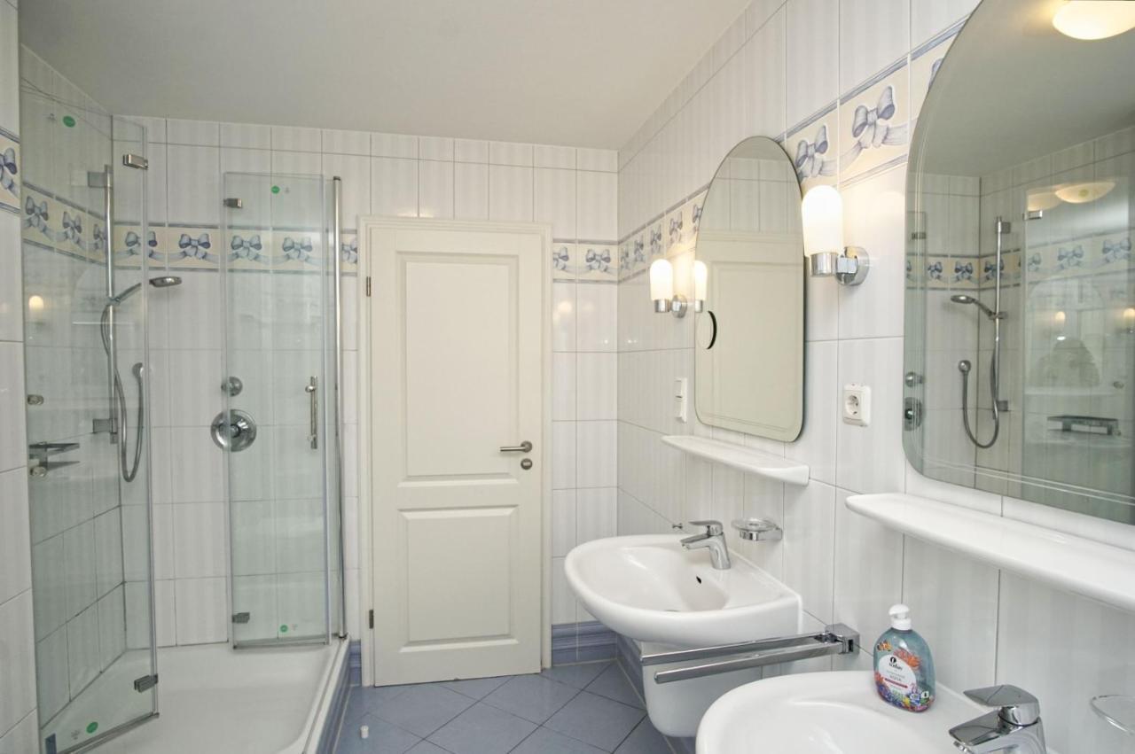 Mit Meerblick Und Balkon, Gratis Nutzung Vom Ahoi Erlebnisbad Und Sauna In Sellin - Meeresblick Fewo 38 Goehren  Exteriör bild